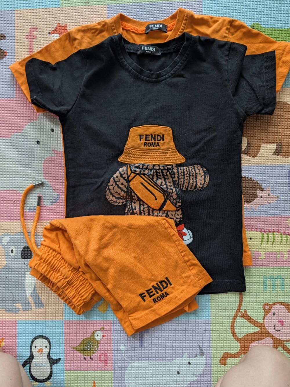 Fendi Kids 3-Piece Set – 2 x T-Shirts & Shorts – Size 128/134 (8Y)